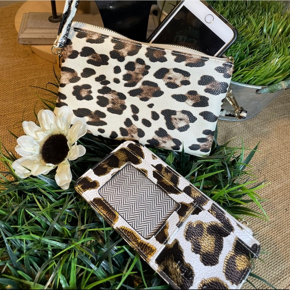 Snow Leopard 11” Tablet Sleeve/Clutch Handbag - Picture 6 of 15